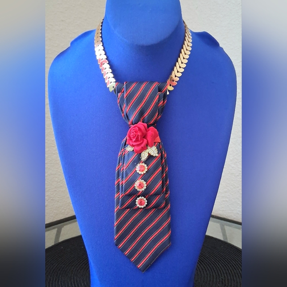 👔 IT'S A SALE!! DEBONAIR COUTURE TIE NECKLACE 👔